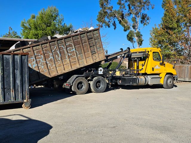 434015323_367730992747931_1389708260414676438_n dumpster rentals